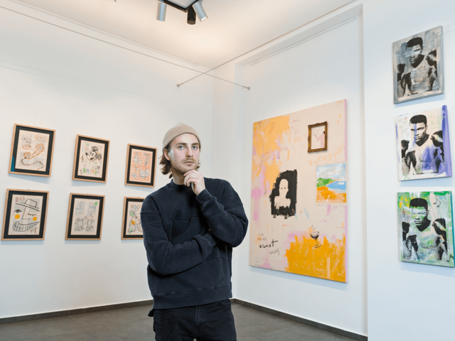 Marcin Glod stellte seine eigene Kunst bereits in zahlreichen Ländern aus.  | Foto: Fabian Skala/ NOMZ Gallery