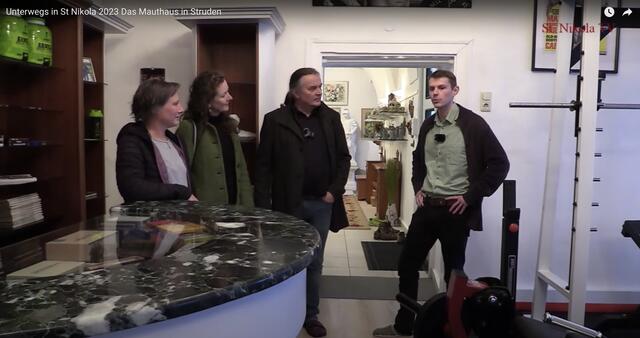 Claudia Zeitlhofer, Gertrude und Engelbert Freudenschuß, Roman Reisinger. | Foto: St. Nikola TV/Screenshot Youtube