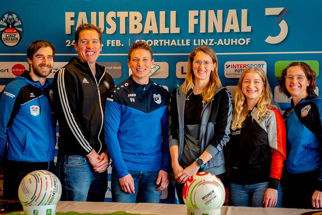 Bela Gschwandtner (FBC LINZ AG Urfahr), Jean Andrioli (Union Compact Freistadt), Valentin Weber (DSG UKJ Froschberg), Katharina Lackinger (Union Haidlmair Schwingenschuh Nußbach), Magdalena Bauer (Union Raiffeisen Dialog telekom Arnreit) und Kathrin Koller (FBC LINZ AG Urfahr) (v. l.) blicken auf das entscheidende Wochenende. | Foto: Stefan Pühringer