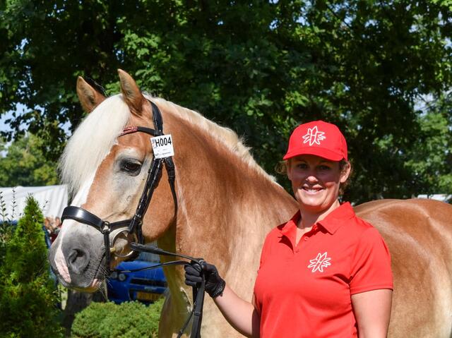 Ein Herz und eine Seele: Christine Obernosterer und ihr Adoro | Foto: Privat