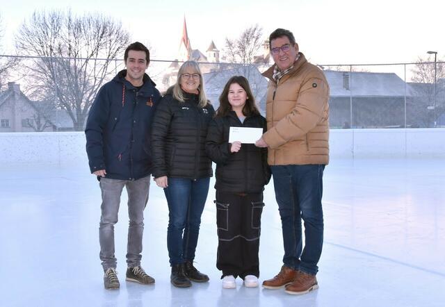 Sabine Szabo aus Klaus war die 20.000ste Besucherin | Foto: Gemeinde