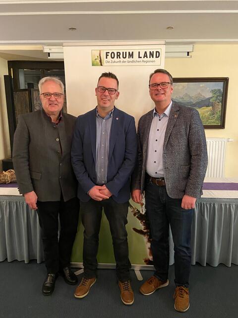 Forum Land Landesobmann NR Hermann Gahr, der neu gewählte Forum Land Bezirksobmann Bgm. Simon Larcher und sein Stellvertreter Vizebürgermeister Klaus Schimana.
  | Foto: Forum Land