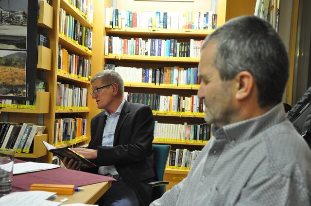 Seine Lesung ergänzte Christoph Hundertpfund mit weiteren Erlebnissen. | Foto: Agnes Dorn