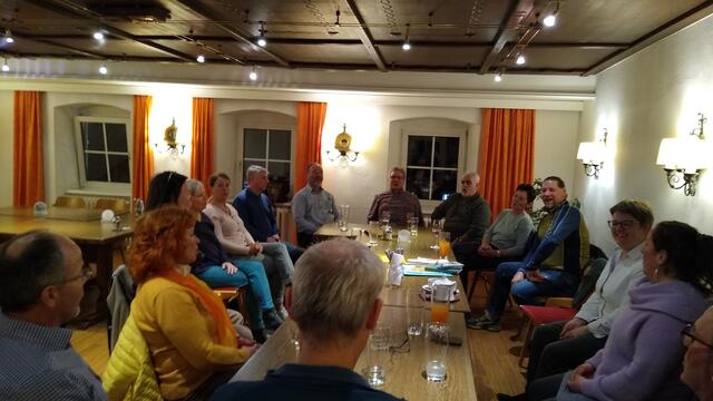 Der gut besuchte Jodel-Stammtisch in Vorchdorf. | Foto: Sabina Haslinger