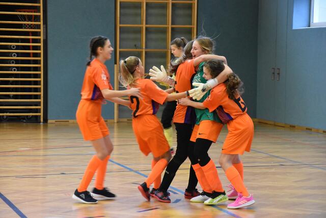 Die U13-Mädels von Wiesfleck/Schäffern freuten sich über Platz 2 nach dem Penaltyschießen. | Foto: Michael Strini