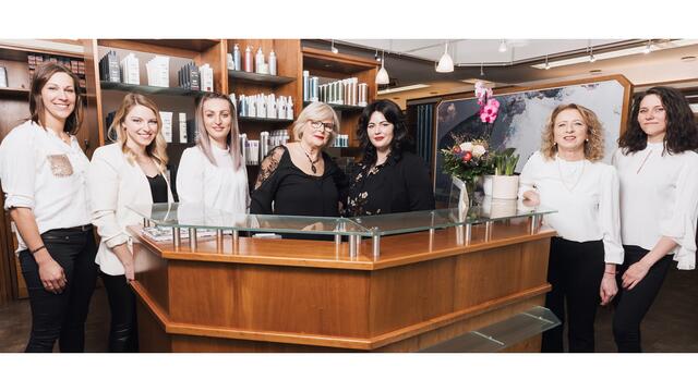 Carolin Camaur und ihr Team freuen sich auf Ihren Besuch im Friseursalon camaur.  | Foto: camaur.der friseur