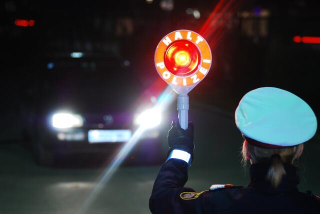 Bei einer Fahrzeugkontrolle wurde ein Franzose mit gefälschten Dokumenten aufgehalten. | Foto: LPD Stmk