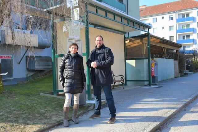 Vizebürgermeister Markus Brandstetter mit Anneliese Keiblinger (Stadtwerke) | Foto: Stadt Amstetten
