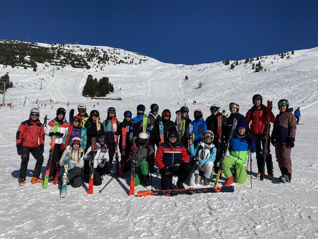 Die 3b-Klasse der Mittelschule Stams war beim jüngsten „Jugend OK“-Polizeiquiz schlicht unschlagbar: Belohnt wurde das mit einem Skitag unter polizeilicher Begleitung am Hochzeiger im Pitztal. | Foto: Polizei