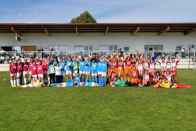 Die U13-Mädchenteams der SPG NAWU Punitz, der Rocky Girls Geschriebenstein, der SG Wechselland/Schäffern Mädchen B und der NLZ Lafnitztal Girls hatten viel Spaß beim Turnier in Rechnitz. | Foto: Michael Strini