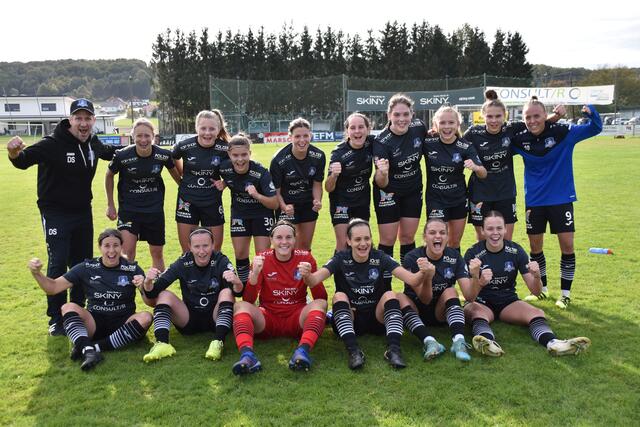 Der FC SKINY Südburgenland bejubelt einen klaren 3:0-Heimerfolg gegen Preding. | Foto: Michael Strini