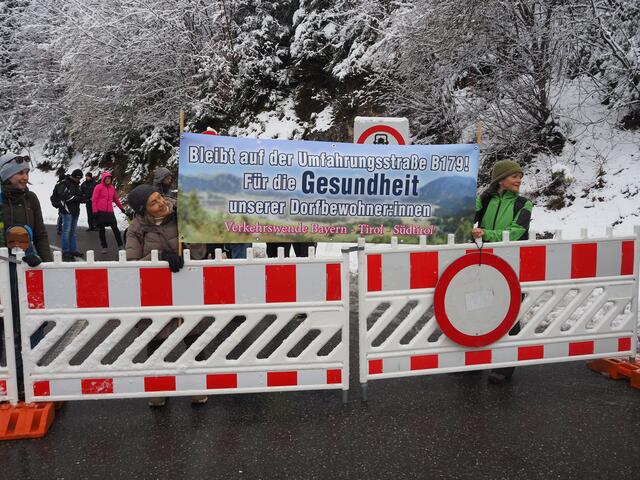 Waldtraud Heinrich (ganz rechts)