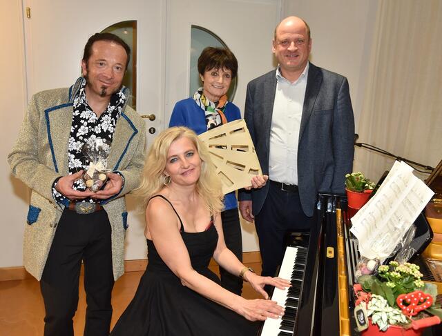 Ton und Töne beim Konzert "Love Songs" mit Buzgi, Dagmar Schoba, Elisabeth Muffat und Musikschul-Direktor Gerald Waldner | Foto: Hans Jost