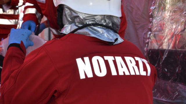 Auf den Tiroler Pisten mussten wieder mehrere verletzte Personen erstversorgt und abtransportiert werden. | Foto: Symbolfoto Larcher