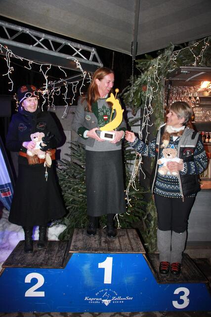 Prämierung Kandahar Klasse: Platz 1: Silvia Brummer, Platz 2: Lucy Kranabetter, Platz 3: Julianna Herzog | Foto: ©Nostalski.com Fotografin BR Barbara N. Fink