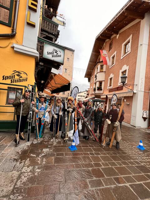 im Bild Team Seiseram und Team Bruneck | Foto: ©Nostalski.com