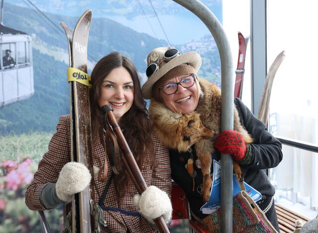 vor dem Fernlauf Start v.l. Monika Filipska und Erni Ortner | Foto: ©Nostalski.com_Fotograf Roland Hölzl