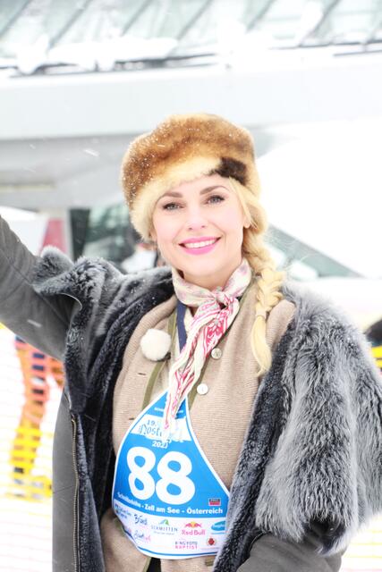 Silvia Schneider am Start von NostalSki | Foto: ©nostalski.com_ Fotografin BR Barbara N. Fink