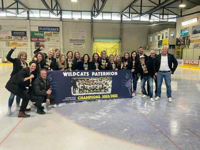 Die Wildcats Paternion haben es geschafft und dürfen sich ab sofort Meister der Women Alps Hockey League 2022/23 nennen. | Foto: Privat