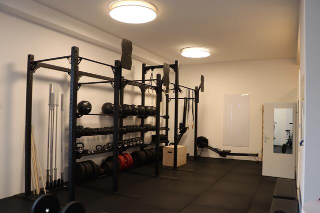 Die CrossFit Box hat zwei Umkleiden mit Dusche. | Foto: Elisabeth Neuner