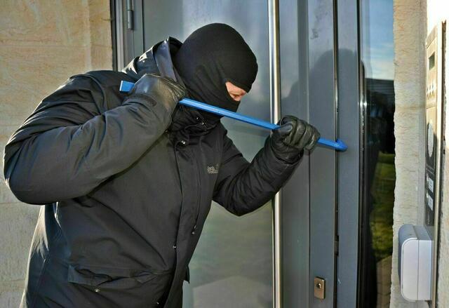 Wie die Salzburger Polizei vermeldet, kam es gleich zwei Mal dieses Wochenende zu Einbrüchen in St. Johann. Die Salzburger Polizei veröffentlichte Personenbeschreibungen. Kameras zeichneten die Taten auf.  | Foto: Symbolbild: pixabay