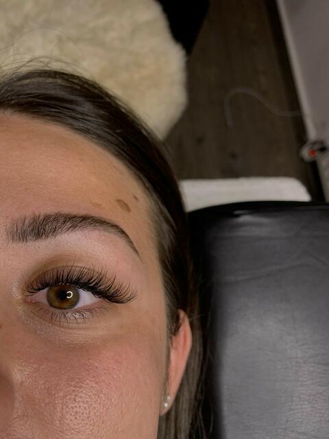 Hier wurde die 1:1 Wimperntechnik angewendet. | Foto: Privat