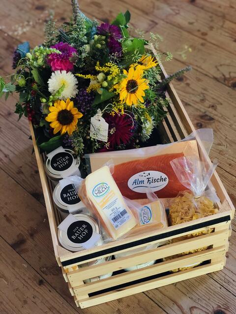 Mehr als 800 Produkte von knapp 50 Herstellern aus der Region können jede Woche bei der FoodCoop "Tischlein deck dich!" bestellt werden. | Foto: Tischlein deck dich!