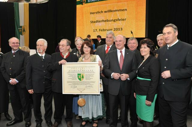 Die damalige Gemeindeführung mit ehemaligen Landeshauptmann Erwin Pröll. | Foto: Stadtgemeinde Pressbaum