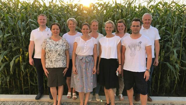 Die Kerngruppe des Vereinsprojekts "4722 Körberl" mit Barbara Rems-Hildebrandt (4. v. li.). | Foto: 4722 Bodenständig