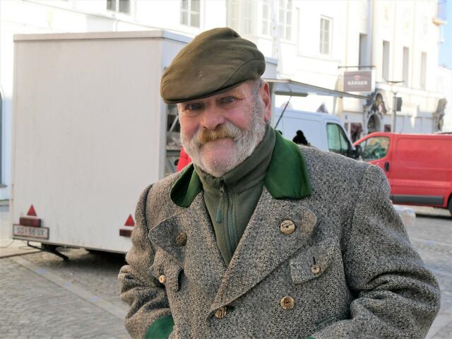 Gottfried kommt oft auf den Grünmarkt einkaufen. | Foto: LAURA PUTZ