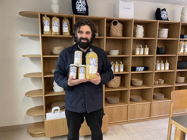 Der Haubenkoch Konstantin Filippou präsentiert seinen neuesten Clou: Das "Mama Konstantine" in der Döblinger Hauptstraße 17. | Foto: Johannes Reiterits