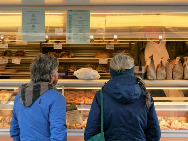 Die Kunden werden bestens beraten. | Foto: LAURA PUTZ