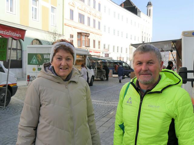 Angela und Franz kaufen gerne Produkte aus der Region. | Foto: LAURA PUTZ