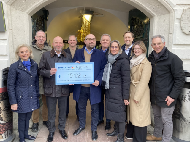 Von links: Dr. Eva Hahn, SI Club St. Pölten Allegria, DI Dieter Faschinger, Kiwanis St. Pölten, Prim. Assoc.-Prof. Priv.-Doz. Dr. Thomas Eiwegger, Leiter der klinischen Abteilung für Kinder- und Jugendheilkunde, UK St. Pölten, Obmann der Babyhilfe St. Pölten, Mag. Sabine Wagner-Simhandl, M.A., Msc, Leitende Klinische Heil- und Sonderpädagogin, Psychotherapeutin, Klinische Abteilung für Kinder- und Jugendheilkunde, UK St. Pölten, 1. Obmannstellvertreterin Babyhilfe St. Pölten, Ing. Anna-Lisa Dana, Leo Club St. Pölten, Dr. Florian Fiedler, Club 41 St. Pölten

2.Reihe: Dr. Wilhelm König, Rotary Club St. Pölten, DI Dr. Manfred Feichtinger, Lions Club St. Pölten, Franz Mayer, Lions Club Jakob Prandtauer, Dr. Herwig Trischler, Round Table St. Pölten | Foto: privat
