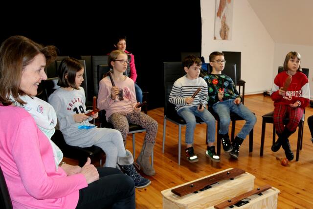 Gestartet wurde mit einem interaktiven musikalischen Beitrag.  | Foto: Kulturverein Drava
