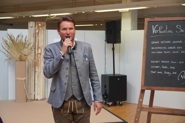 Geschäftsführer Markus Oberhamberger auf der Trachtenmesse in Salzburg. | Foto: Emanuel Hasenauer