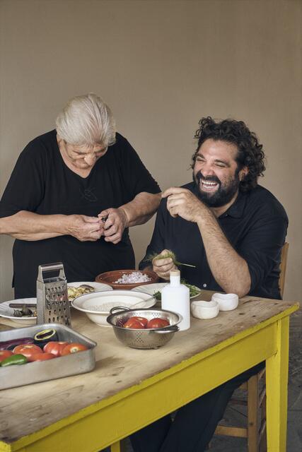 Konstantin Filippou pflegt eine enge Freundschaft zu "Mama Konstantina". | Foto: Per-Anders Jörgensen