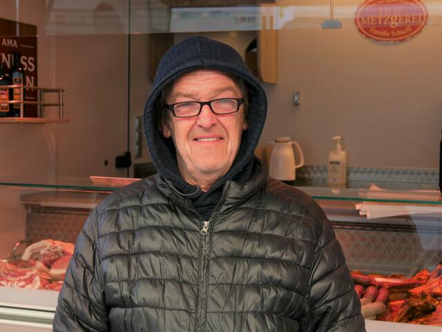 Herbert kommt gerne auf den Markt, um Bekannte zu treffen. | Foto: LAURA PUTZ