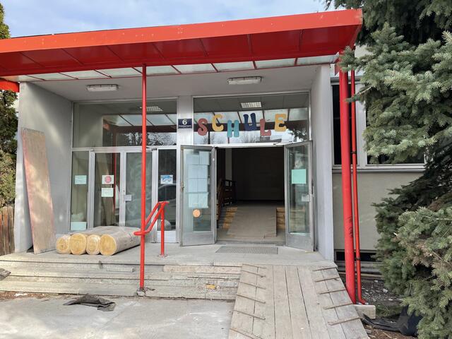 Bis August 2024 sollen die Arbeiten im Inneren des Gebäudes abgeschlossen sein.  | Foto: Lisa Kammann