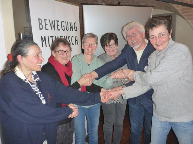 Edith Neubauer, Susanne Faber, Susanne Gruber, Ingeborg Pelzelmayer, Obmann Franz Schneider, Alice Grogger | Foto: Bewegung Mitmensch Weinviertel