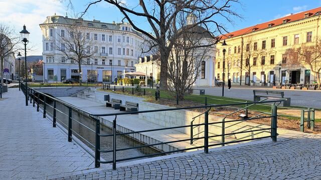 Der freigelegte Mühlbach auf dem Josefsplatz in Baden.

 | Foto: Walter Fuchs