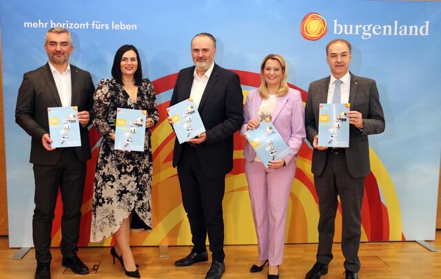 Die burgenländische Landesregierung präsentierte die Schwerpunkte des 28 Seiten umfassenden Rechenschaftsberichtes.  | Foto: LMS