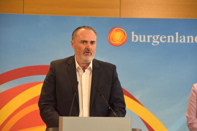 Landeshauptmann Hans Peter Doskozil sieht die steigenden Lebenshaltungskosten aktuell als eine der größten Herausforderungen für die Bevölkerung.  | Foto: Uchann
