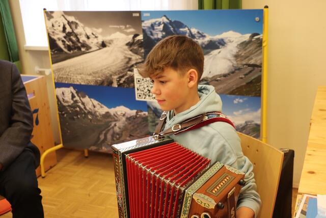 Manuel Fuchs (12) spielte gekonnt den Schneewalzer und den Steirischen Brauch auf der Steirischen | Foto: Edith Ertl