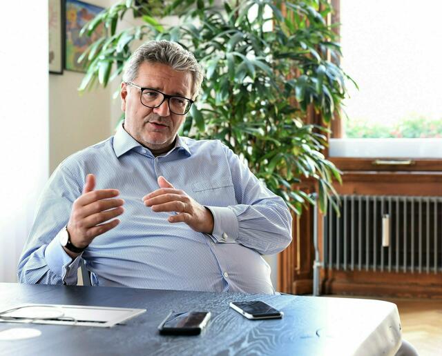 Wiener Gesundheitsstadtrat Peter Hacker (SPÖ) freut sich über die Verlängerung.  | Foto: Markus Spitzauer