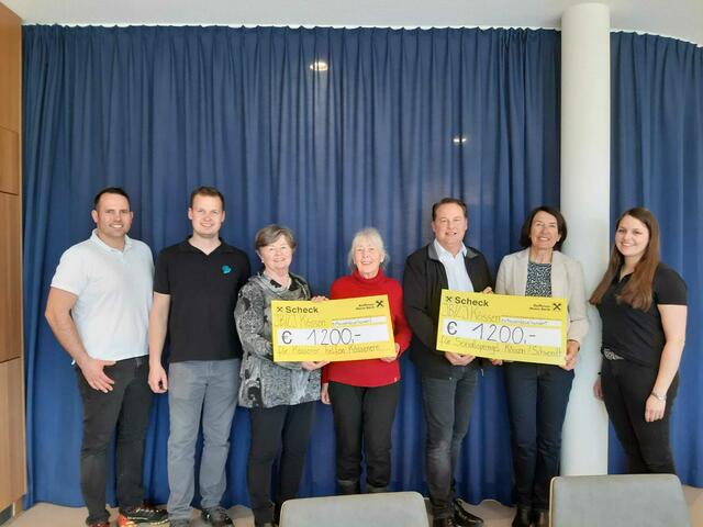 Die Landjugend/Jungbauernschaft Kössen spendete je 1.200 Euro an den Sozialsprengel Kössen-Schwendt und an den Verein "Kössener helfen Kössenern". | Foto: Landjugend/Jungbauernschaft Kössen
