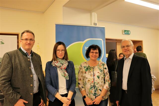 Holten die Klimaversum-Ausstellung nach Hitzendorf: Andreas Spari, Angela Reiter, Monika Hubmann und Franz Wenzl. | Foto: Edith Ertl