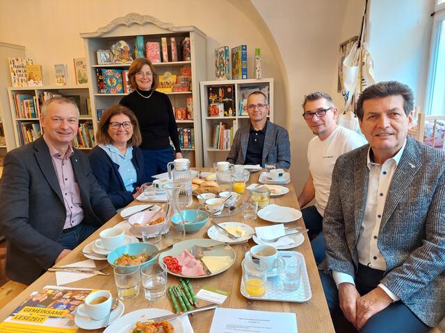 Bgm. Manfred Denk (Grafenegg), Elisabeth Bull und Renate Nastl vom Hilfswerk Langenlois, Bgm. Martin Leuthner (Strass/Strassertal), Pflegemanager Thomas Nechwatal, Bgm. Harald Leopold (Langenlois) | Foto: privat