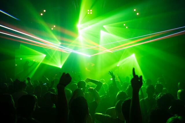 Wie sicher fühlen sich Partygäste im Wiener Nachtleben? Das will die Vienna Club Commission herausfinden. | Foto:  Antoine J. /Unsplash