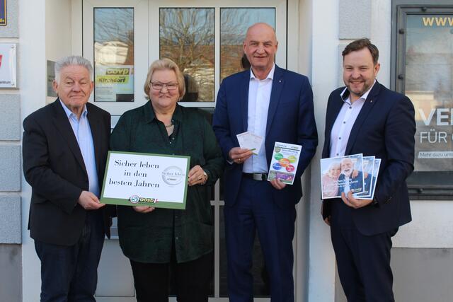 Landesobmann OÖ Seniorenbund LH a. D. Josef Pühringer, Bezirksobfrau Hilde Baumgartner-Pichelsberger, Landtagsabgeordneter Christian Dörfel und Landesgeschäftsführer OÖ Seniorenbund Franz Ebner. (v.li.) | Foto: Aigner